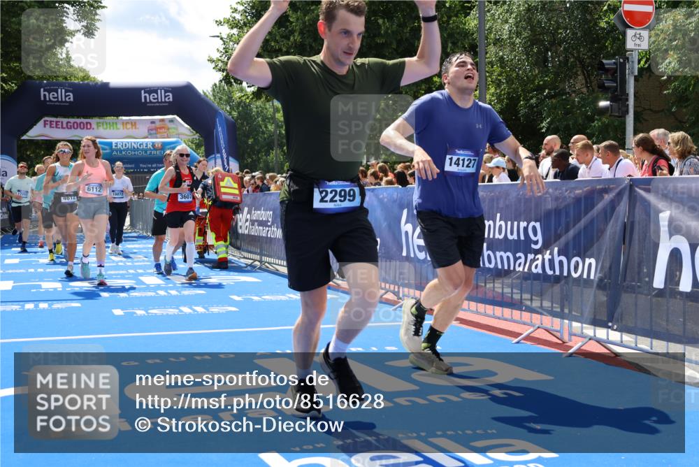 29.06.2025 - hella hamburg halbmarathon Strokosch-Dieckow http://msf.ph/oto/8516628 29.06.2025 11:44:21 Ziel 1337, 1721, 1961, 2299, 3607, 3882, 3883, 3884, 4612, 6112, 6866, 7244, 8582, 8745, 8967, 10617, 11229, 11513, 11514, 11550, 11826, 12409, 13018, 13030, 13848, 13861, 14127, 14937, 15030, 15617, 15618, 15715, 16449, 16450, 16582, 16706, 16782, 17203, 17368, 18400, 18401, 18872, 18888 meine-sportfotos.de