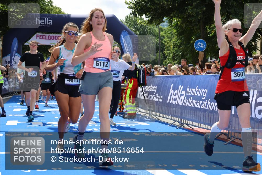 29.06.2025 - hella hamburg halbmarathon Strokosch-Dieckow http://msf.ph/oto/8516654 29.06.2025 11:44:22 Ziel 1337, 1721, 1961, 2299, 3607, 3882, 3883, 3884, 4612, 6112, 6363, 6866, 7431, 8582, 8967, 9009, 10617, 11229, 11513, 11514, 11550, 11826, 12318, 12409, 13018, 13030, 13848, 13861, 14127, 14937, 15030, 15617, 15618, 15715, 16449, 16450, 16582, 16706, 16782, 17203, 17368, 18400, 18401, 18872, 18888 meine-sportfotos.de