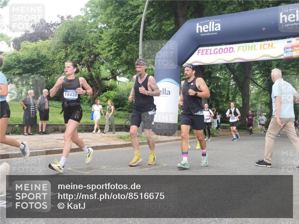 29.06.2025 - hella hamburg halbmarathon KatJ http://msf.ph/oto/8516675 29.06.2025 10:47:37 Zwischen KM18-KM19 1364, 1453, 1653, 2086, 3097, 4068, 6921, 7033 meine-sportfotos.de