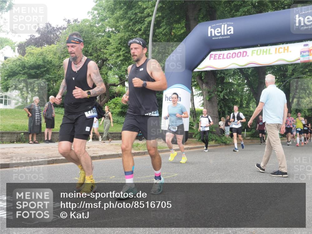 29.06.2025 - hella hamburg halbmarathon KatJ http://msf.ph/oto/8516705 29.06.2025 10:47:38 Zwischen KM18-KM19 1453, 1653, 2086, 3097, 4068, 6921, 7033 meine-sportfotos.de