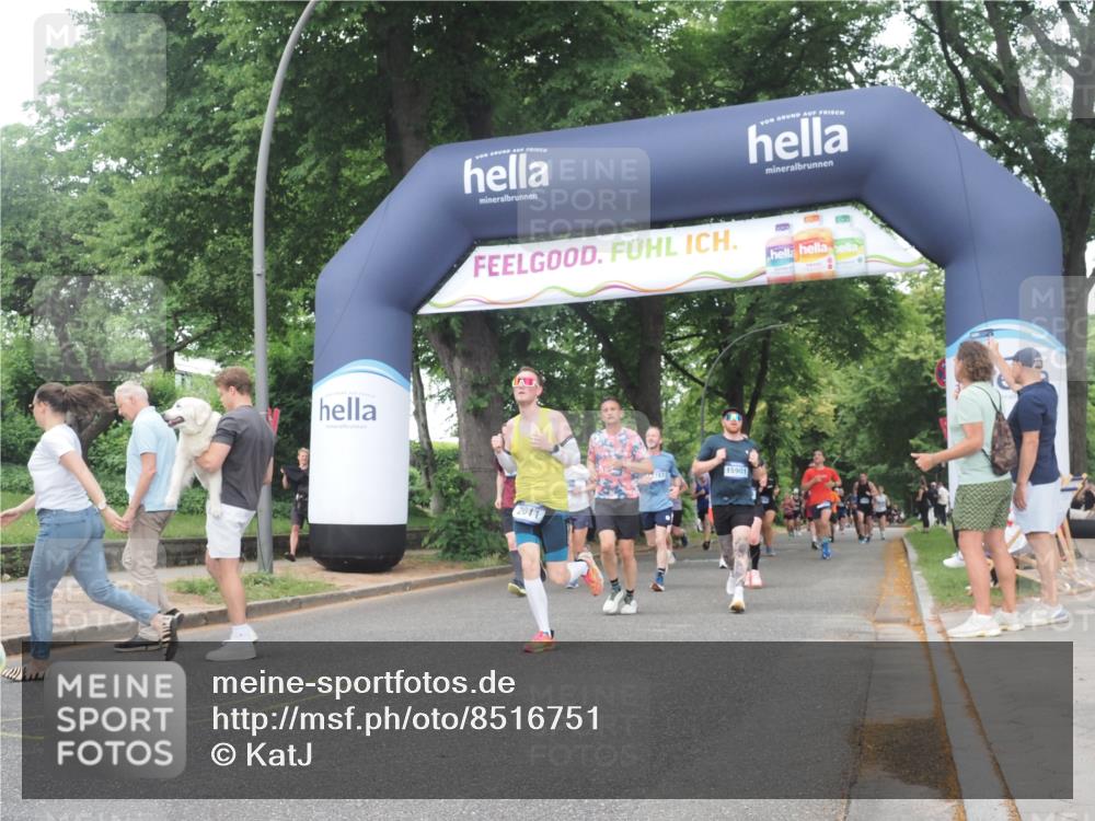 29.06.2025 - hella hamburg halbmarathon KatJ http://msf.ph/oto/8516751 29.06.2025 10:47:42 Zwischen KM18-KM19 1006, 1414, 1453, 2011, 2086, 2322, 2323, 7033 meine-sportfotos.de