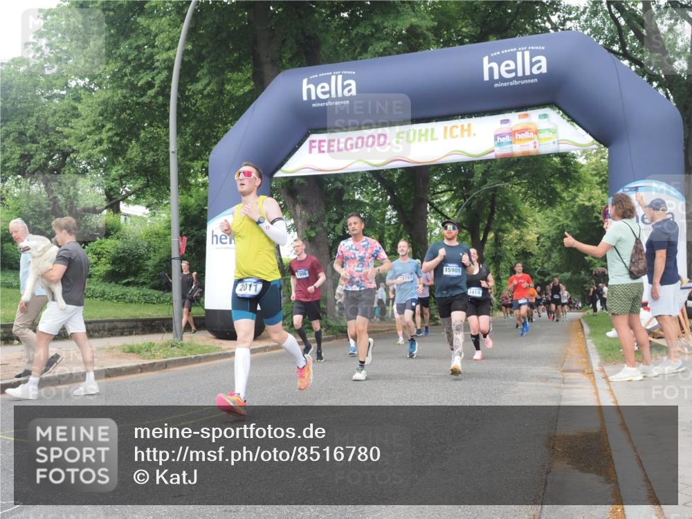 29.06.2025 - hella hamburg halbmarathon KatJ http://msf.ph/oto/8516780 29.06.2025 10:47:42 Zwischen KM18-KM19 1006, 1414, 1453, 2011, 2086, 2322, 2323, 7033 meine-sportfotos.de