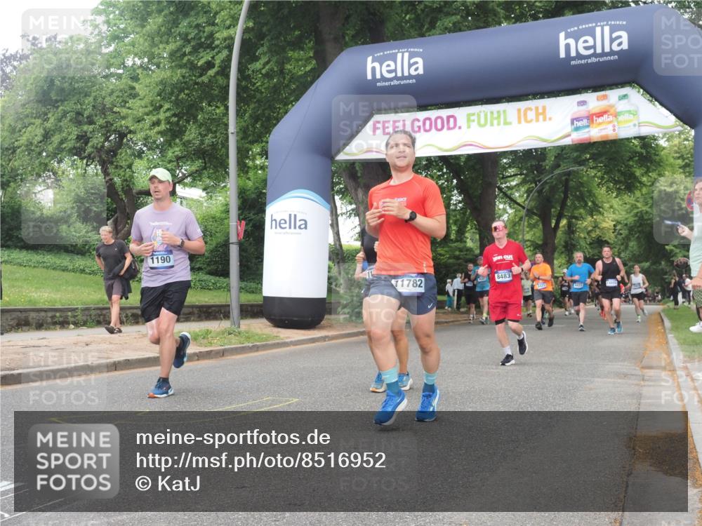 29.06.2025 - hella hamburg halbmarathon KatJ http://msf.ph/oto/8516952 29.06.2025 10:47:47 Zwischen KM18-KM19 1006, 1190, 1414, 2011, 2322, 2323, 8483 meine-sportfotos.de