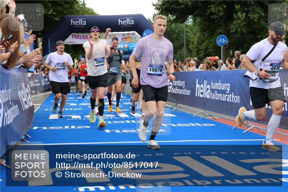 29.06.2025 - hella hamburg halbmarathon Strokosch-Dieckow http://msf.ph/oto/8517047 29.06.2025 10:55:02 Ziel 2448, 2884, 3041, 3652, 3791, 3945, 4249, 4616, 4938, 5020, 6355, 6433, 8514, 8691, 8698, 9060, 9361, 9380, 10191, 10192, 10266, 11333, 11747, 11976, 12248, 12961, 13297, 13988, 14638, 14750, 14845, 14948, 15126, 15156, 15879, 16047, 16108, 16630, 17803, 17842, 18181, 18325 meine-sportfotos.de