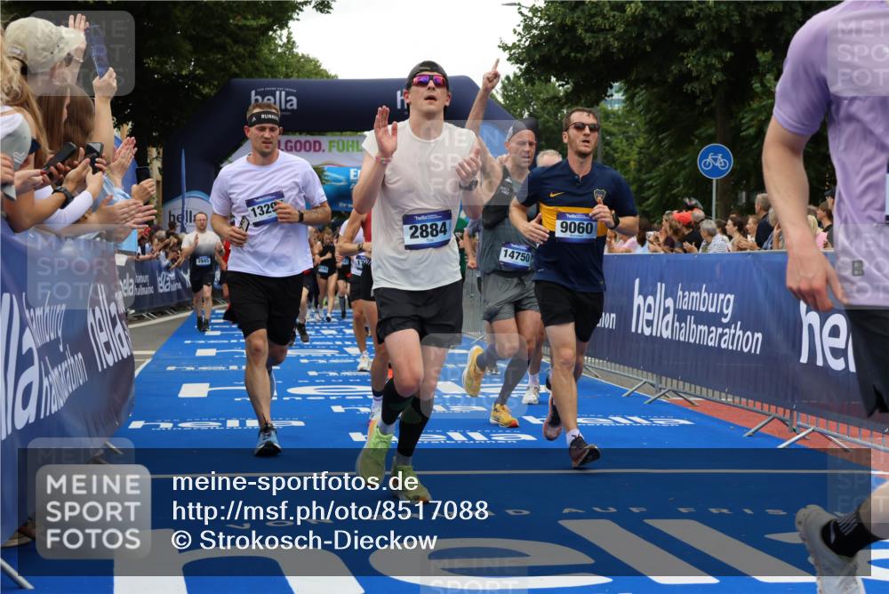 29.06.2025 - hella hamburg halbmarathon Strokosch-Dieckow http://msf.ph/oto/8517088 29.06.2025 10:55:03 Ziel 1549, 1628, 2119, 2448, 2884, 3041, 3652, 3791, 3945, 4249, 4616, 4938, 5020, 6355, 6433, 8514, 8691, 8698, 9060, 9361, 9380, 10191, 10192, 10266, 11333, 11747, 11976, 12248, 12961, 13297, 13988, 14750, 14834, 14845, 14948, 15126, 15879, 16047, 16108, 16630, 17803, 17842, 18181, 18325 meine-sportfotos.de