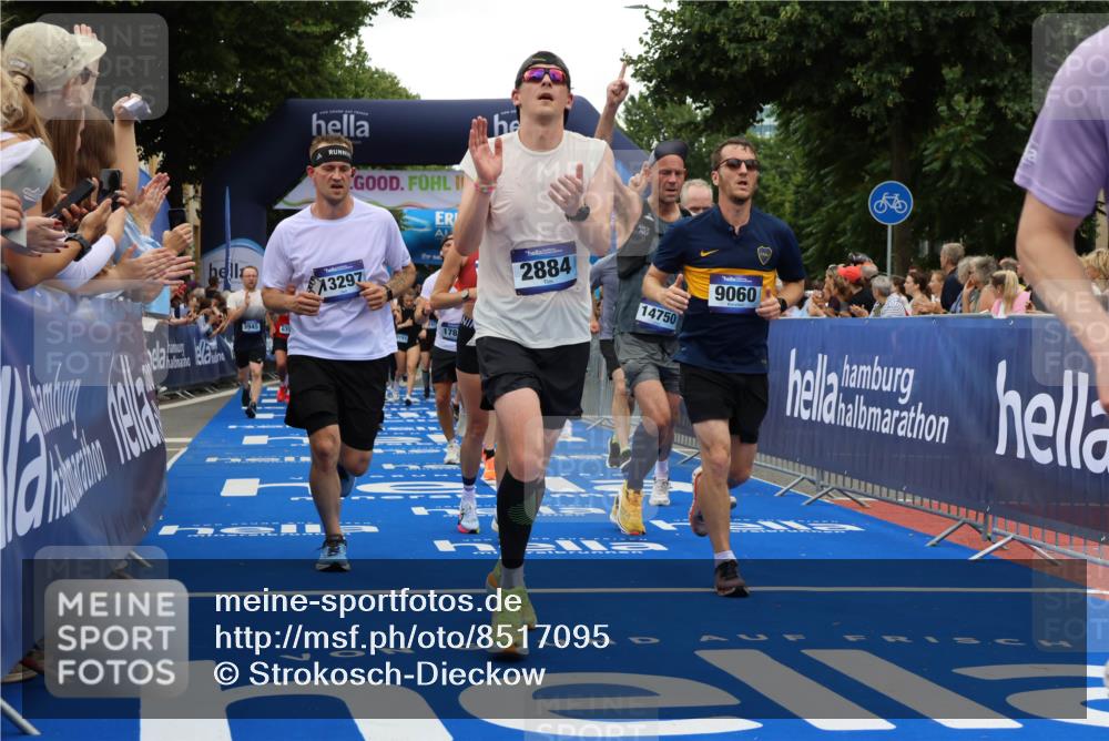 29.06.2025 - hella hamburg halbmarathon Strokosch-Dieckow http://msf.ph/oto/8517095 29.06.2025 10:55:03 Ziel 1549, 1628, 2119, 2448, 2884, 3041, 3652, 3791, 3945, 4249, 4616, 4938, 5020, 6355, 6433, 8514, 8691, 8698, 9060, 9361, 9380, 10191, 10192, 10266, 11333, 11747, 11976, 12248, 12961, 13297, 13988, 14750, 14834, 14845, 14948, 15126, 15879, 16047, 16108, 16630, 17803, 17842, 18181, 18325 meine-sportfotos.de