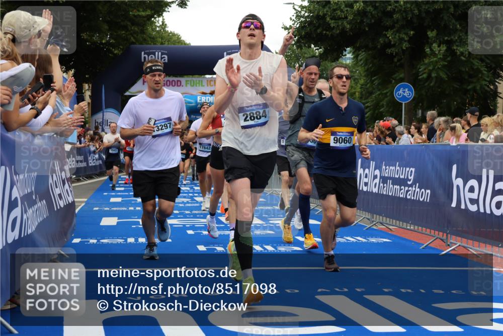29.06.2025 - hella hamburg halbmarathon Strokosch-Dieckow http://msf.ph/oto/8517098 29.06.2025 10:55:03 Ziel 1549, 1628, 2119, 2448, 2884, 3041, 3652, 3791, 3945, 4249, 4616, 4938, 5020, 6355, 6433, 8514, 8691, 8698, 9060, 9361, 9380, 10191, 10192, 10266, 11333, 11747, 11976, 12248, 12961, 13297, 13988, 14750, 14834, 14845, 14948, 15126, 15879, 16047, 16108, 16630, 17803, 17842, 18181, 18325 meine-sportfotos.de