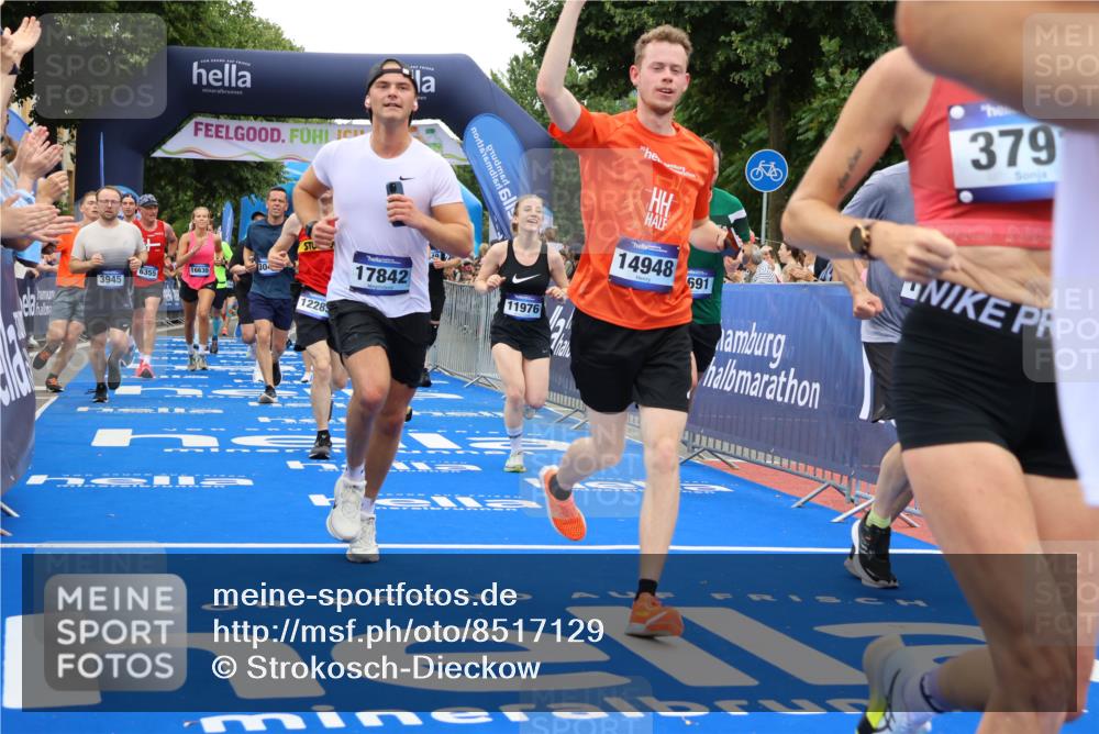 29.06.2025 - hella hamburg halbmarathon Strokosch-Dieckow http://msf.ph/oto/8517129 29.06.2025 10:55:05 Ziel 1549, 1628, 2119, 2448, 2884, 3041, 3652, 3791, 3945, 4249, 4616, 4903, 4938, 5020, 6355, 6433, 8691, 8698, 9060, 9361, 9380, 10191, 10192, 10582, 11333, 11747, 11976, 12248, 12961, 13297, 14750, 14834, 14948, 15126, 15854, 15879, 16108, 16630, 17803, 17842, 18031, 18181, 18966 meine-sportfotos.de