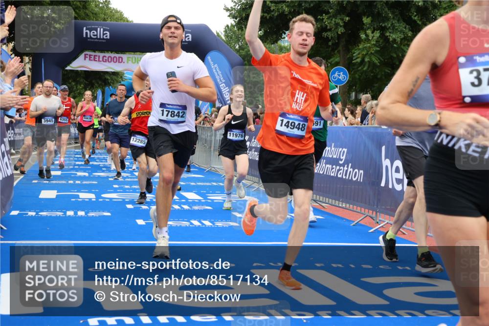 29.06.2025 - hella hamburg halbmarathon Strokosch-Dieckow http://msf.ph/oto/8517134 29.06.2025 10:55:05 Ziel 1549, 1628, 2119, 2448, 2884, 3041, 3652, 3791, 3945, 4249, 4616, 4903, 4938, 5020, 6355, 6433, 8691, 8698, 9060, 9361, 9380, 10191, 10192, 10582, 11333, 11747, 11976, 12248, 12961, 13297, 14750, 14834, 14948, 15126, 15854, 15879, 16108, 16630, 17803, 17842, 18031, 18181, 18966 meine-sportfotos.de