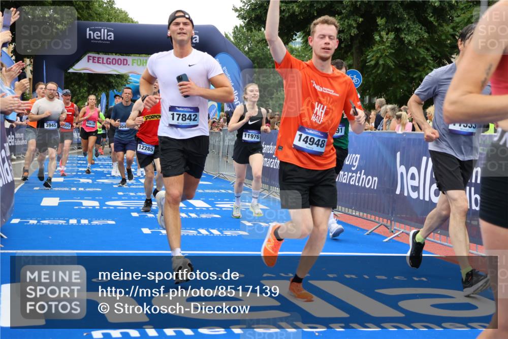 29.06.2025 - hella hamburg halbmarathon Strokosch-Dieckow http://msf.ph/oto/8517139 29.06.2025 10:55:05 Ziel 1549, 1628, 2119, 2448, 2884, 3041, 3652, 3791, 3945, 4249, 4616, 4903, 4938, 5020, 6355, 6433, 8691, 8698, 9060, 9361, 9380, 10191, 10192, 10582, 11333, 11747, 11976, 12248, 12961, 13297, 14750, 14834, 14948, 15126, 15854, 15879, 16108, 16630, 17803, 17842, 18031, 18181, 18966 meine-sportfotos.de