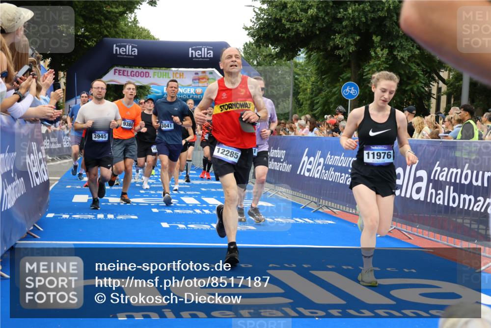 29.06.2025 - hella hamburg halbmarathon Strokosch-Dieckow http://msf.ph/oto/8517187 29.06.2025 10:55:06 Ziel 1549, 1628, 2119, 2448, 2884, 3041, 3791, 3945, 4249, 4616, 4903, 4938, 6355, 8691, 8973, 9060, 9361, 9380, 10188, 10191, 10192, 10582, 11333, 11747, 11976, 12248, 12961, 13297, 14750, 14834, 14948, 15126, 15854, 15879, 16108, 16630, 17803, 17842, 18031, 18966 meine-sportfotos.de