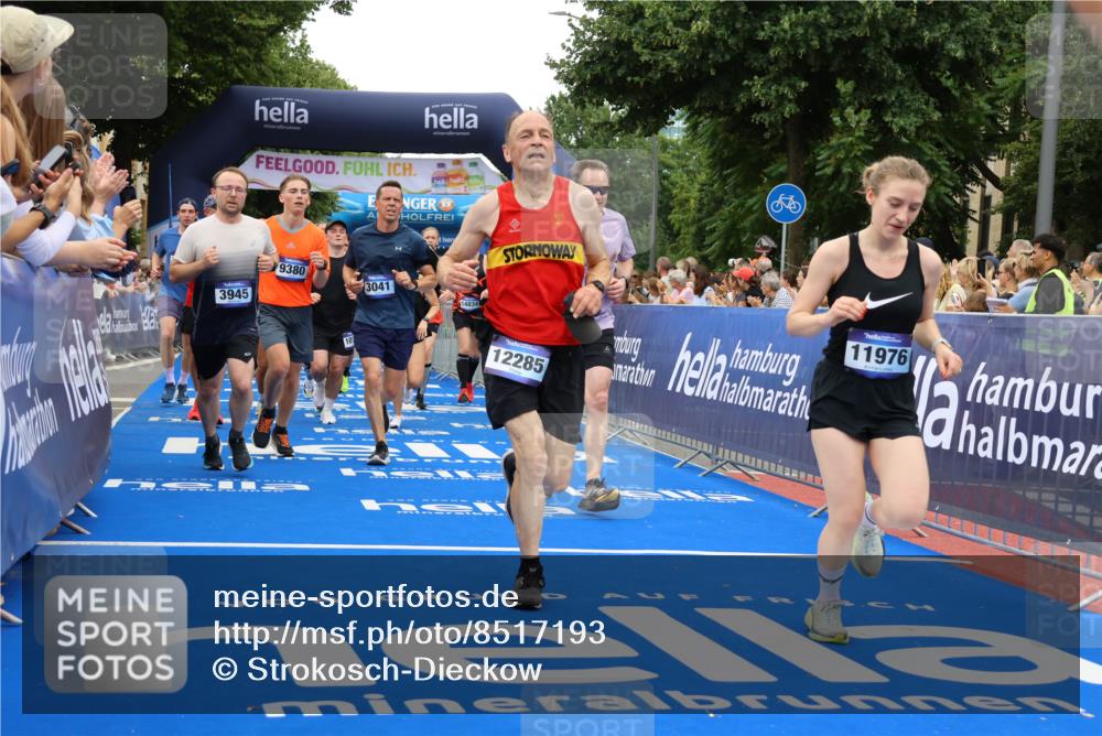 29.06.2025 - hella hamburg halbmarathon Strokosch-Dieckow http://msf.ph/oto/8517193 29.06.2025 10:55:06 Ziel 1549, 1628, 2119, 2448, 2884, 3041, 3791, 3945, 4249, 4616, 4903, 4938, 6355, 8691, 8973, 9060, 9361, 9380, 10188, 10191, 10192, 10582, 11333, 11747, 11976, 12248, 12961, 13297, 14750, 14834, 14948, 15126, 15854, 15879, 16108, 16630, 17803, 17842, 18031, 18966 meine-sportfotos.de