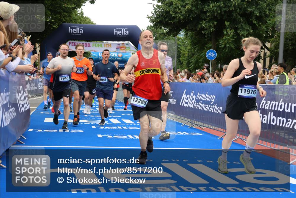29.06.2025 - hella hamburg halbmarathon Strokosch-Dieckow http://msf.ph/oto/8517200 29.06.2025 10:55:06 Ziel 1549, 1628, 2119, 2448, 2884, 3041, 3791, 3945, 4249, 4616, 4903, 4938, 6355, 8691, 8973, 9060, 9361, 9380, 10188, 10191, 10192, 10582, 11333, 11747, 11976, 12248, 12961, 13297, 14750, 14834, 14948, 15126, 15854, 15879, 16108, 16630, 17803, 17842, 18031, 18966 meine-sportfotos.de
