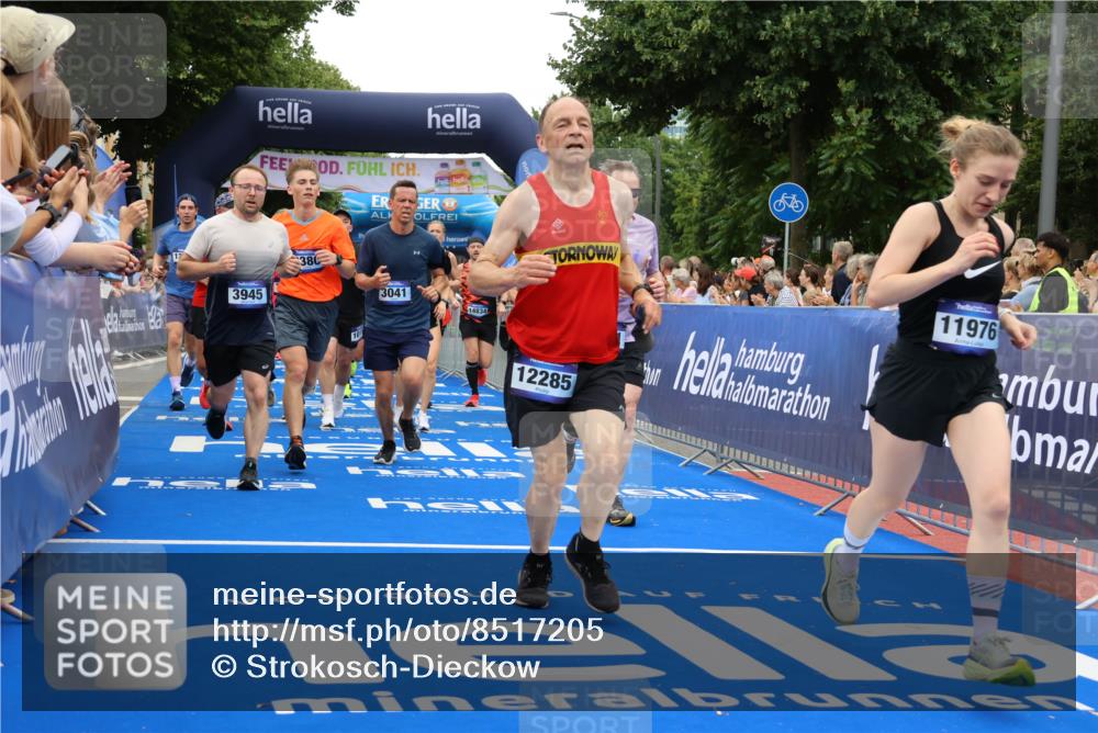 29.06.2025 - hella hamburg halbmarathon Strokosch-Dieckow http://msf.ph/oto/8517205 29.06.2025 10:55:06 Ziel 1549, 1628, 2119, 2448, 2884, 3041, 3791, 3945, 4249, 4616, 4903, 4938, 6355, 8691, 8973, 9060, 9361, 9380, 10188, 10191, 10192, 10582, 11333, 11747, 11976, 12248, 12961, 13297, 14750, 14834, 14948, 15126, 15854, 15879, 16108, 16630, 17803, 17842, 18031, 18966 meine-sportfotos.de