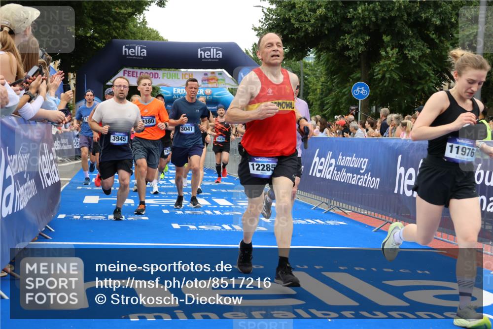 29.06.2025 - hella hamburg halbmarathon Strokosch-Dieckow http://msf.ph/oto/8517216 29.06.2025 10:55:06 Ziel 1549, 1628, 2119, 2448, 2884, 3041, 3791, 3945, 4249, 4616, 4903, 4938, 6355, 8691, 8973, 9060, 9361, 9380, 10188, 10191, 10192, 10582, 11333, 11747, 11976, 12248, 12961, 13297, 14750, 14834, 14948, 15126, 15854, 15879, 16108, 16630, 17803, 17842, 18031, 18966 meine-sportfotos.de