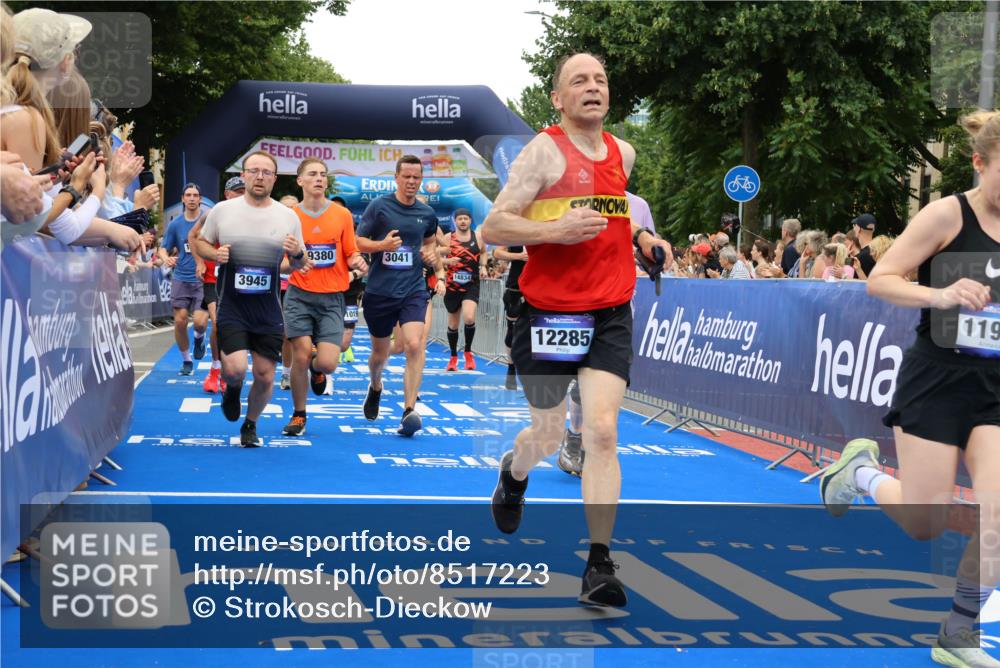 29.06.2025 - hella hamburg halbmarathon Strokosch-Dieckow http://msf.ph/oto/8517223 29.06.2025 10:55:06 Ziel 1549, 1628, 2119, 2448, 2884, 3041, 3791, 3945, 4249, 4616, 4903, 4938, 6355, 8691, 8973, 9060, 9361, 9380, 10188, 10191, 10192, 10582, 11333, 11747, 11976, 12248, 12961, 13297, 14750, 14834, 14948, 15126, 15854, 15879, 16108, 16630, 17803, 17842, 18031, 18966 meine-sportfotos.de