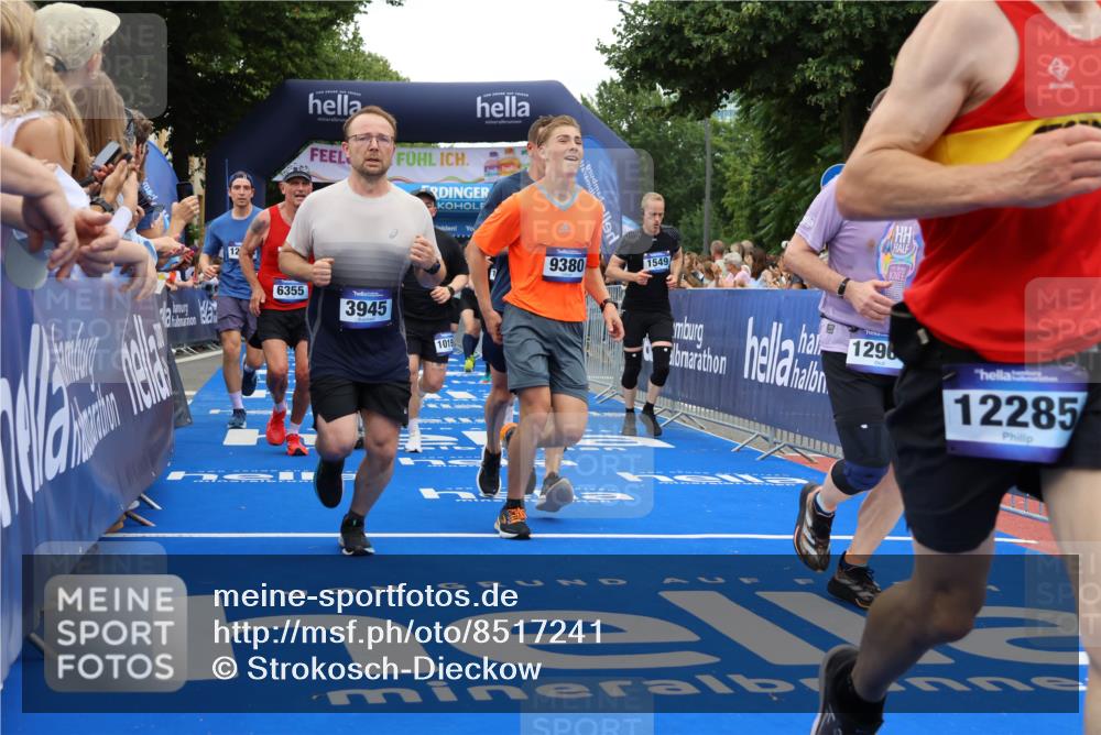 29.06.2025 - hella hamburg halbmarathon Strokosch-Dieckow http://msf.ph/oto/8517241 29.06.2025 10:55:07 Ziel 1549, 1628, 2119, 2448, 2884, 3041, 3791, 3945, 4249, 4903, 4938, 6355, 6891, 8691, 8973, 9060, 9361, 9380, 10188, 10191, 10192, 10582, 11333, 11747, 11976, 12248, 12961, 13297, 14750, 14834, 14948, 15126, 15854, 15879, 16108, 16521, 16630, 17803, 17842, 18031, 18966 meine-sportfotos.de