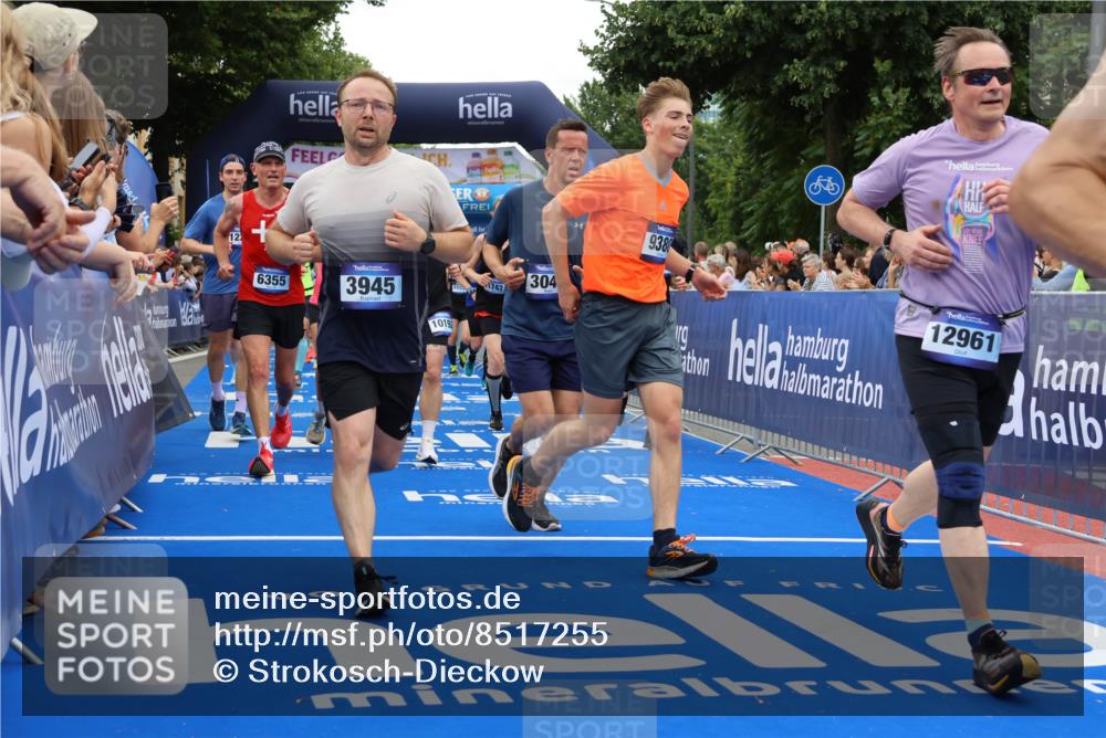 29.06.2025 - hella hamburg halbmarathon Strokosch-Dieckow http://msf.ph/oto/8517255 29.06.2025 10:55:07 Ziel 1549, 1628, 2119, 2448, 2884, 3041, 3791, 3945, 4249, 4903, 4938, 6355, 6891, 8691, 8973, 9060, 9361, 9380, 10188, 10191, 10192, 10582, 11333, 11747, 11976, 12248, 12961, 13297, 14750, 14834, 14948, 15126, 15854, 15879, 16108, 16521, 16630, 17803, 17842, 18031, 18966 meine-sportfotos.de