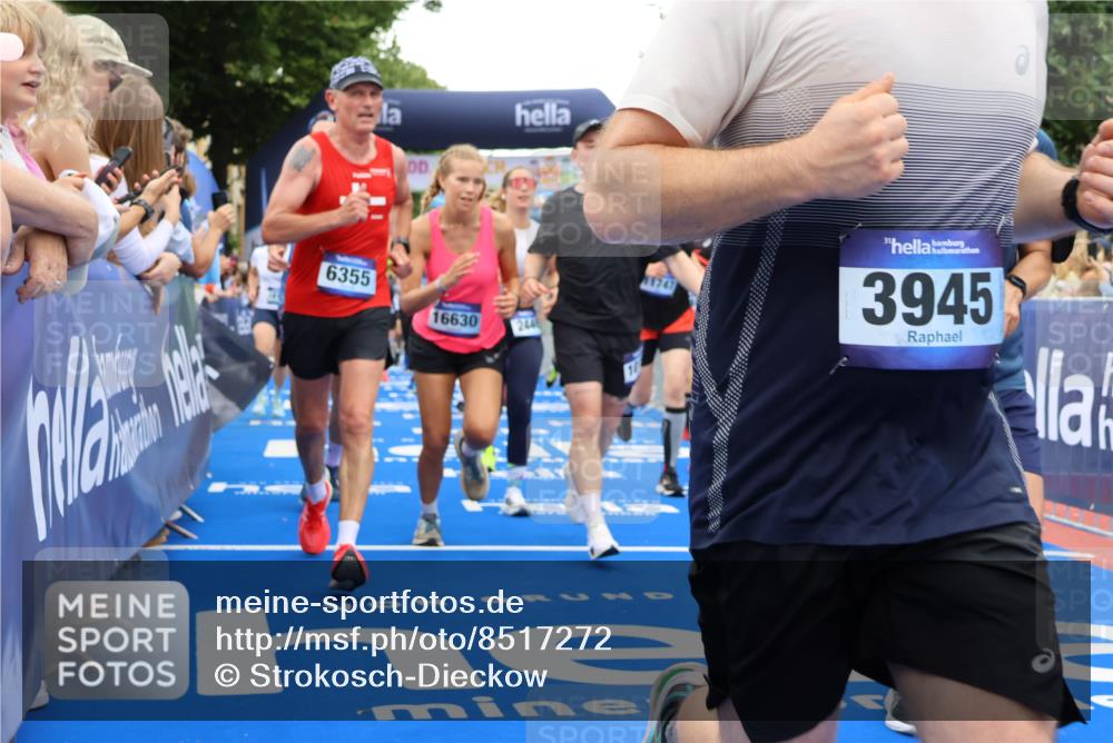 29.06.2025 - hella hamburg halbmarathon Strokosch-Dieckow http://msf.ph/oto/8517272 29.06.2025 10:55:08 Ziel 1549, 1628, 2119, 2448, 2884, 3041, 3791, 3945, 4903, 4938, 6355, 6891, 8691, 8973, 9060, 9361, 9380, 10188, 10191, 10192, 10582, 11333, 11747, 11976, 12248, 12961, 13297, 14750, 14834, 14948, 15126, 15854, 15879, 16108, 16521, 16630, 17803, 17842, 18031, 18966 meine-sportfotos.de