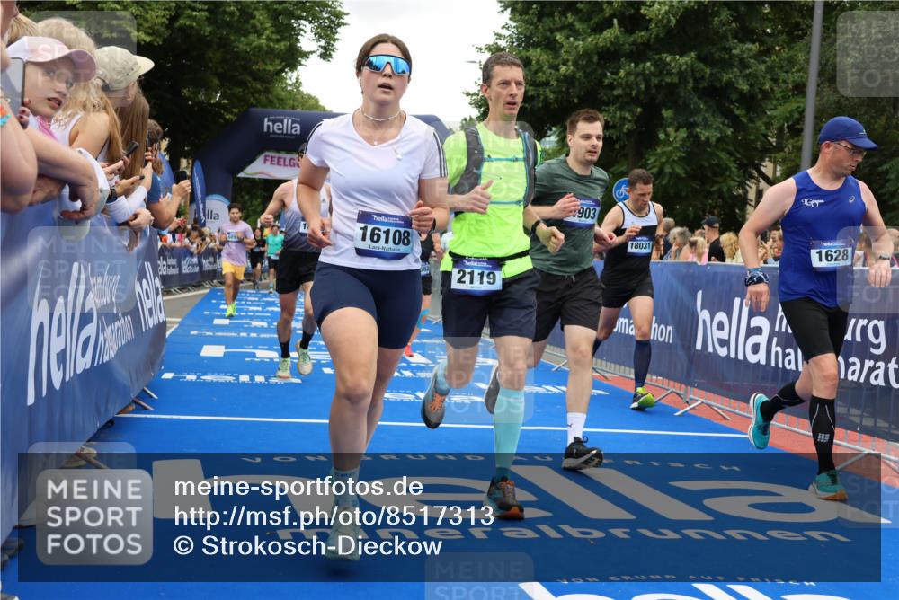 29.06.2025 - hella hamburg halbmarathon Strokosch-Dieckow http://msf.ph/oto/8517313 29.06.2025 10:55:11 Ziel 1549, 1628, 2119, 2448, 3041, 3945, 4903, 5643, 6355, 6723, 6891, 8691, 8973, 9361, 9380, 10188, 10191, 10192, 10263, 10582, 11184, 11747, 11976, 12248, 12961, 13470, 14834, 14948, 15854, 16108, 16521, 16630, 17842, 18031, 18380, 18531, 18966 meine-sportfotos.de