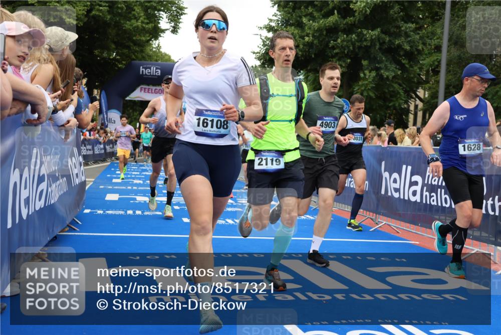 29.06.2025 - hella hamburg halbmarathon Strokosch-Dieckow http://msf.ph/oto/8517321 29.06.2025 10:55:11 Ziel 1549, 1628, 2119, 2448, 3041, 3945, 4903, 5643, 6355, 6723, 6891, 8691, 8973, 9361, 9380, 10188, 10191, 10192, 10263, 10582, 11184, 11747, 11976, 12248, 12961, 13470, 14834, 14948, 15854, 16108, 16521, 16630, 17842, 18031, 18380, 18531, 18966 meine-sportfotos.de