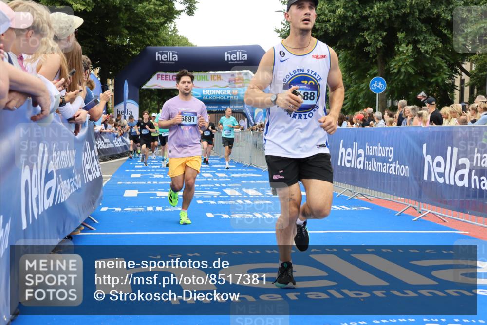 29.06.2025 - hella hamburg halbmarathon Strokosch-Dieckow http://msf.ph/oto/8517381 29.06.2025 10:55:14 Ziel 1549, 1628, 2119, 2448, 3041, 3945, 4189, 4903, 5643, 6355, 6723, 6891, 8487, 8973, 9361, 10188, 10191, 10192, 10263, 10582, 11184, 11747, 12248, 12526, 12961, 13236, 13470, 14834, 15854, 16108, 16521, 16985, 18031, 18290, 18380, 18531, 18966 meine-sportfotos.de