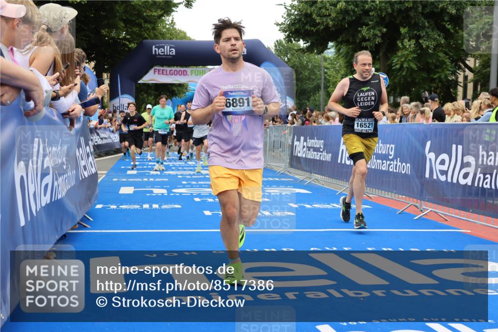 29.06.2025 - hella hamburg halbmarathon Strokosch-Dieckow http://msf.ph/oto/8517386 29.06.2025 10:55:15 Ziel 1549, 1628, 2119, 2448, 3041, 4189, 4903, 5287, 5643, 6355, 6723, 6891, 8487, 8973, 9361, 10188, 10191, 10192, 10263, 10582, 11184, 11747, 12248, 12526, 13236, 13470, 14834, 15854, 16108, 16521, 16985, 18031, 18290, 18380, 18531, 18966 meine-sportfotos.de