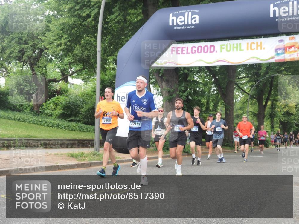 29.06.2025 - hella hamburg halbmarathon KatJ http://msf.ph/oto/8517390 29.06.2025 10:48:01 Zwischen KM18-KM19 3400, 5602, 5603, 5708, 6708, 7757 meine-sportfotos.de
