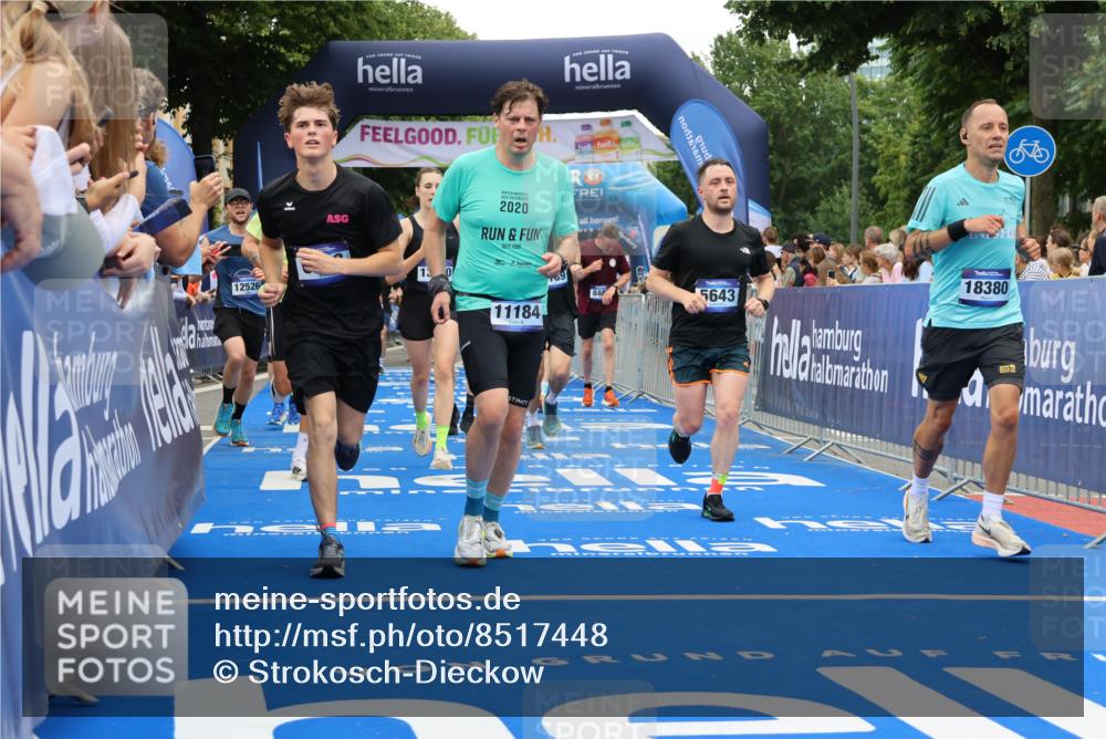 29.06.2025 - hella hamburg halbmarathon Strokosch-Dieckow http://msf.ph/oto/8517448 29.06.2025 10:55:18 Ziel 1130, 2771, 4189, 4903, 5287, 5643, 6723, 6891, 6938, 8487, 8973, 10188, 10263, 10582, 11184, 12526, 13234, 13236, 13470, 15854, 16521, 16985, 17603, 17940, 18031, 18290, 18380, 18531, 18966 meine-sportfotos.de