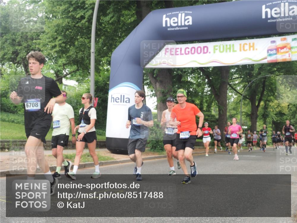 29.06.2025 - hella hamburg halbmarathon KatJ http://msf.ph/oto/8517488 29.06.2025 10:48:04 Zwischen KM18-KM19 3400, 6708, 7049 meine-sportfotos.de