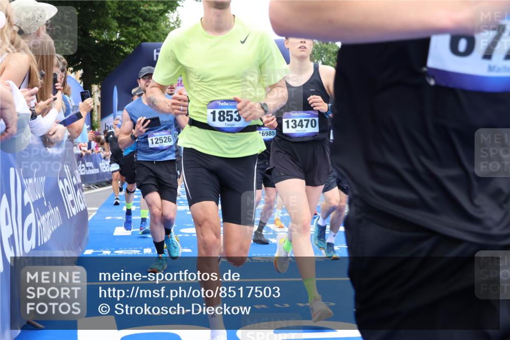 29.06.2025 - hella hamburg halbmarathon Strokosch-Dieckow http://msf.ph/oto/8517503 29.06.2025 10:55:20 Ziel 1130, 2252, 2771, 4189, 4951, 5287, 5643, 6723, 6891, 6938, 8487, 8973, 10188, 10263, 11184, 12526, 13234, 13236, 13470, 16213, 16521, 16985, 17603, 17940, 18290, 18380, 18531 meine-sportfotos.de