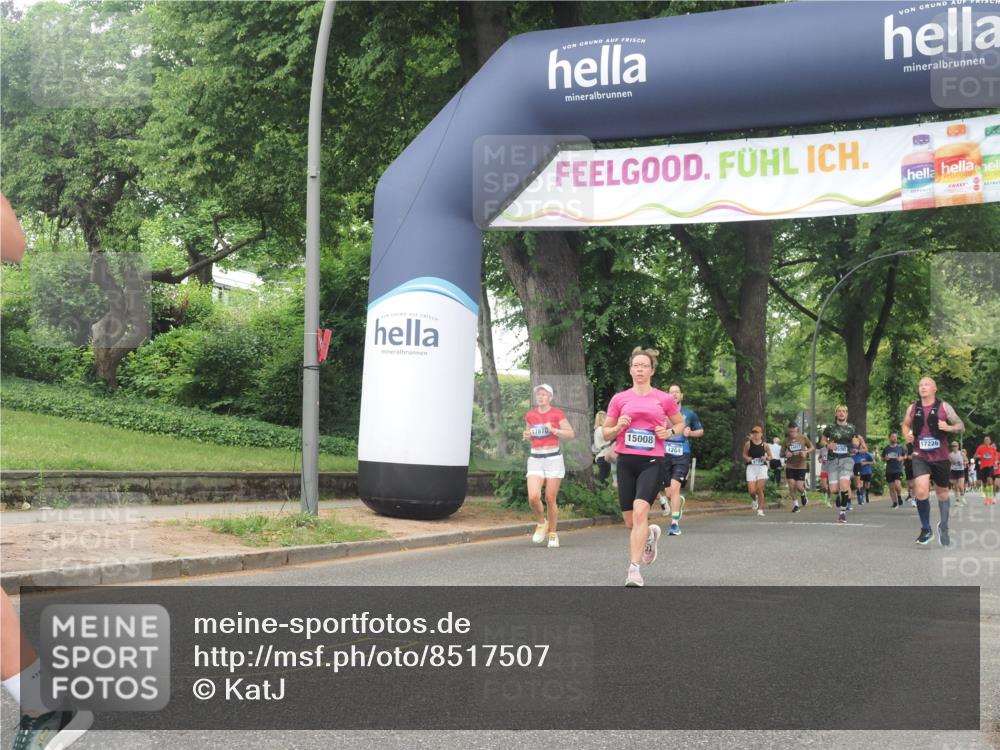 29.06.2025 - hella hamburg halbmarathon KatJ http://msf.ph/oto/8517507 29.06.2025 10:48:06 Zwischen KM18-KM19 1264, 3400, 6708, 7049 meine-sportfotos.de