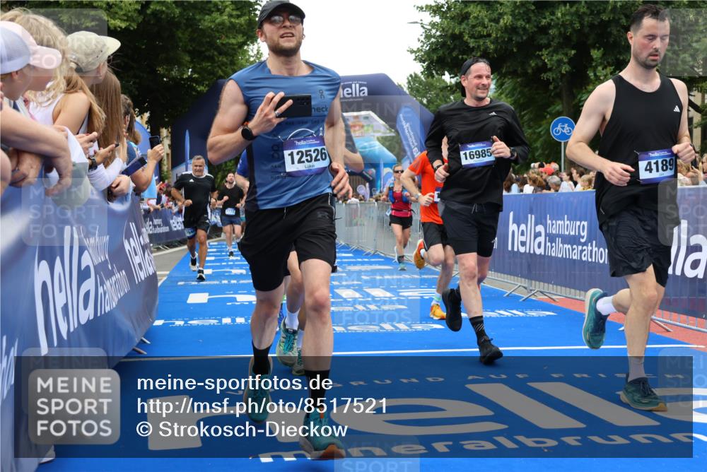 29.06.2025 - hella hamburg halbmarathon Strokosch-Dieckow http://msf.ph/oto/8517521 29.06.2025 10:55:20 Ziel 1130, 2252, 2771, 4189, 4951, 5287, 5643, 6723, 6891, 6938, 8487, 8973, 10188, 10263, 11184, 12526, 13234, 13236, 13470, 16213, 16521, 16985, 17603, 17940, 18290, 18380, 18531 meine-sportfotos.de