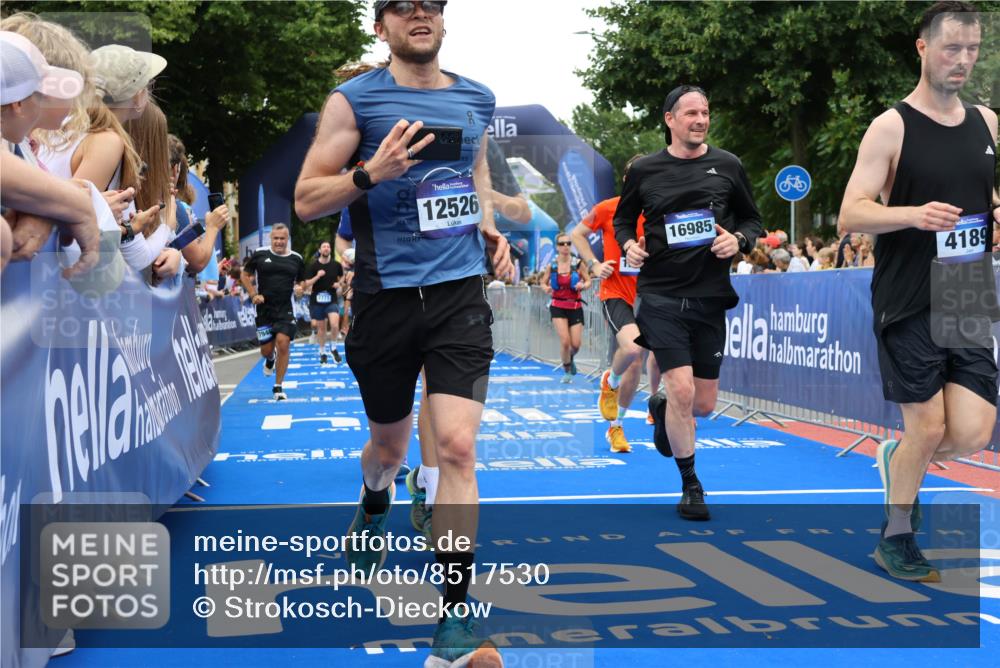 29.06.2025 - hella hamburg halbmarathon Strokosch-Dieckow http://msf.ph/oto/8517530 29.06.2025 10:55:21 Ziel 1130, 2252, 2771, 4189, 4951, 5287, 5319, 5643, 6591, 6723, 6891, 6938, 8487, 10263, 11184, 12526, 13234, 13236, 13470, 16213, 16521, 16609, 16985, 17603, 17940, 18290, 18380, 18531 meine-sportfotos.de