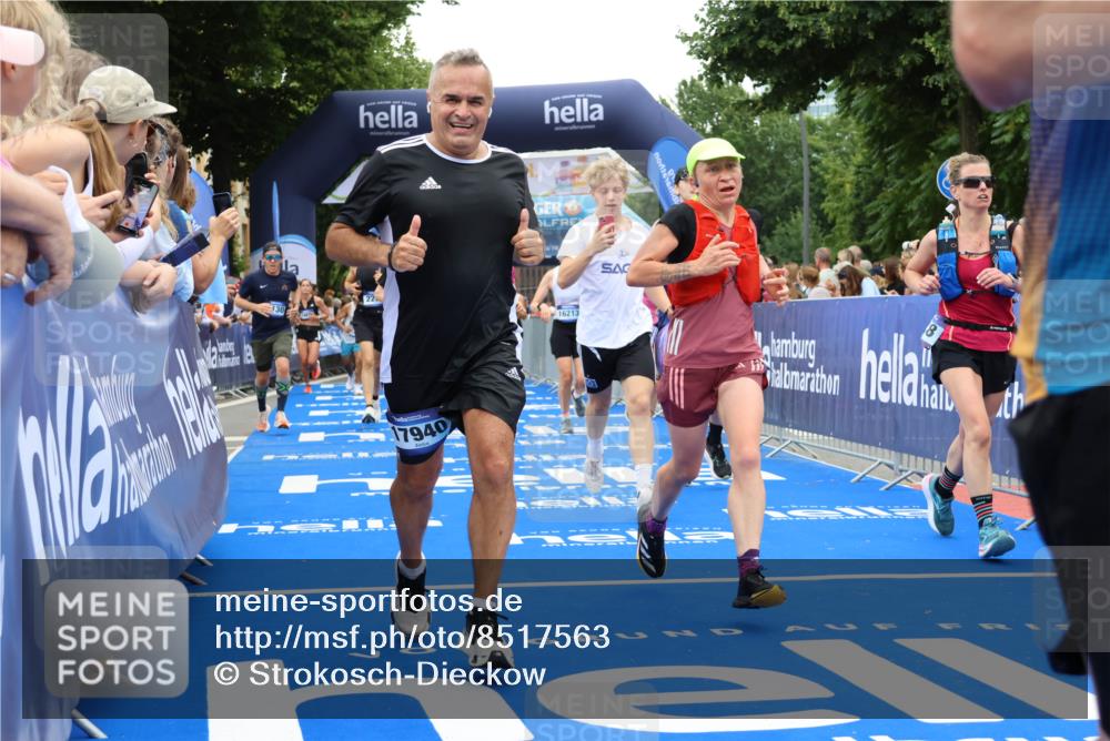 29.06.2025 - hella hamburg halbmarathon Strokosch-Dieckow http://msf.ph/oto/8517563 29.06.2025 10:55:23 Ziel 1130, 2252, 2771, 4189, 4951, 5287, 5319, 5643, 6591, 6723, 6938, 8487, 10263, 11184, 12526, 12584, 13234, 13236, 13470, 14036, 16213, 16334, 16609, 16985, 17603, 17940, 18290, 18380, 18531 meine-sportfotos.de