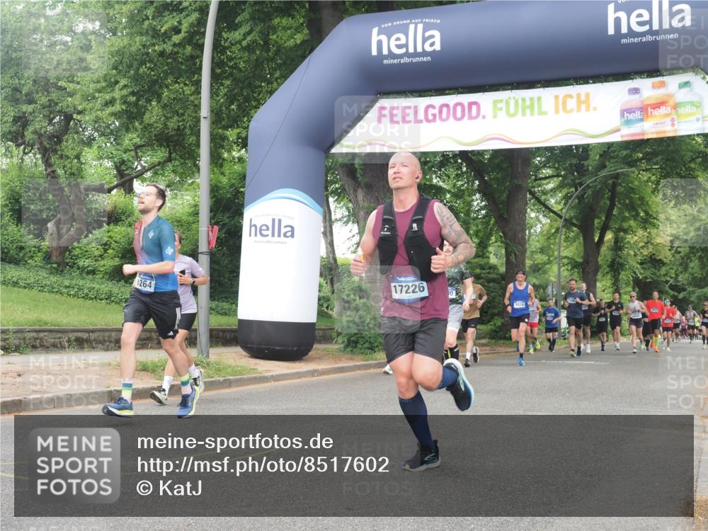 29.06.2025 - hella hamburg halbmarathon KatJ http://msf.ph/oto/8517602 29.06.2025 10:48:09 Zwischen KM18-KM19 1264, 7049, 8721 meine-sportfotos.de