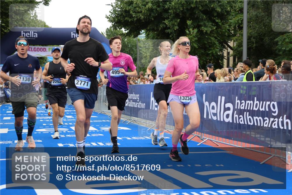 29.06.2025 - hella hamburg halbmarathon Strokosch-Dieckow http://msf.ph/oto/8517609 29.06.2025 10:55:25 Ziel 1130, 2252, 2771, 4189, 4951, 5287, 5319, 5643, 6591, 6938, 8487, 11184, 11554, 12526, 12544, 12584, 13234, 13236, 13267, 13470, 14036, 14592, 16213, 16334, 16609, 16985, 17603, 17940, 18290, 18380, 18531 meine-sportfotos.de