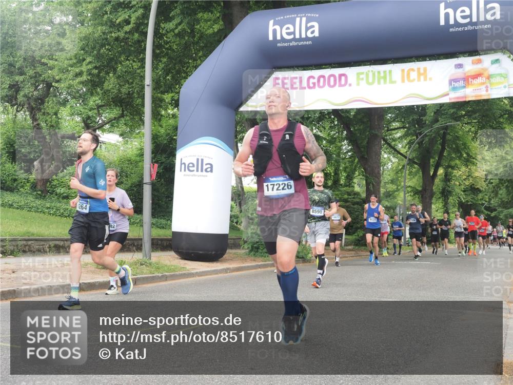 29.06.2025 - hella hamburg halbmarathon KatJ http://msf.ph/oto/8517610 29.06.2025 10:48:09 Zwischen KM18-KM19 1264, 7049, 8721 meine-sportfotos.de