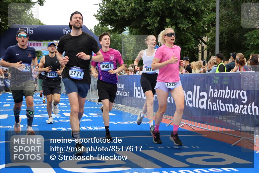 29.06.2025 - hella hamburg halbmarathon Strokosch-Dieckow http://msf.ph/oto/8517617 29.06.2025 10:55:26 Ziel 1130, 2252, 2771, 4189, 4951, 5287, 5319, 6591, 6938, 8487, 8573, 11554, 12526, 12544, 12584, 13234, 13236, 13267, 14036, 14592, 16213, 16334, 16609, 16985, 17603, 17940, 18290 meine-sportfotos.de