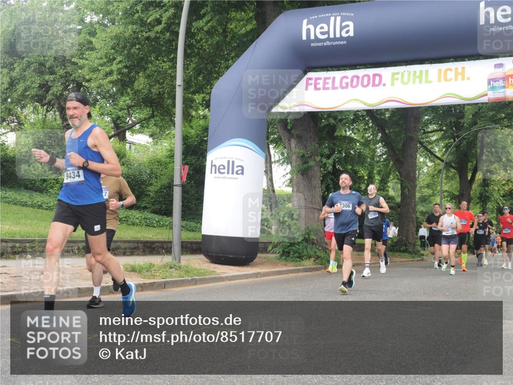 29.06.2025 - hella hamburg halbmarathon KatJ http://msf.ph/oto/8517707 29.06.2025 10:48:13 Zwischen KM18-KM19 1264, 8590, 8721 meine-sportfotos.de