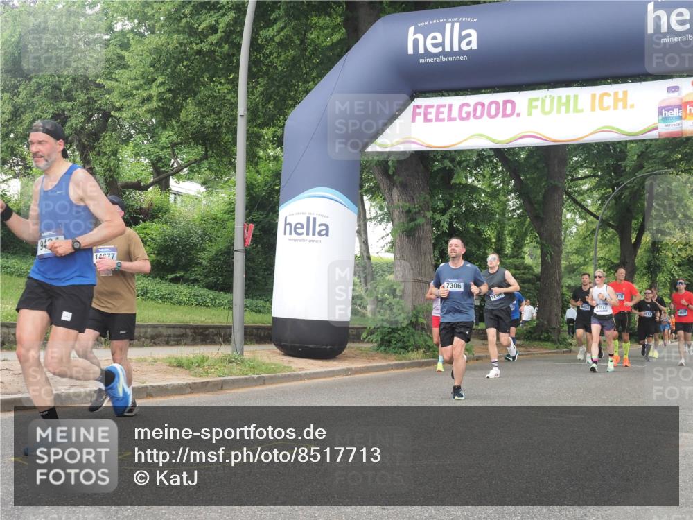 29.06.2025 - hella hamburg halbmarathon KatJ http://msf.ph/oto/8517713 29.06.2025 10:48:13 Zwischen KM18-KM19 1264, 8590, 8721 meine-sportfotos.de