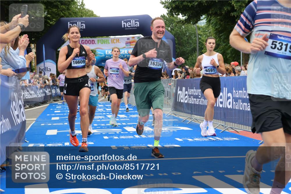 29.06.2025 - hella hamburg halbmarathon Strokosch-Dieckow http://msf.ph/oto/8517721 29.06.2025 10:55:29 Ziel 1130, 2252, 2771, 2982, 3037, 4951, 5287, 5319, 6591, 6938, 8573, 11554, 11568, 12196, 12544, 12584, 13234, 13267, 14036, 14592, 16110, 16213, 16334, 16609, 17603, 17615, 17940 meine-sportfotos.de