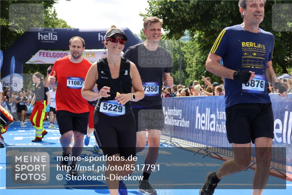 29.06.2025 - hella hamburg halbmarathon Strokosch-Dieckow http://msf.ph/oto/8517791 29.06.2025 11:44:34 Ziel 1961, 5229, 5370, 5876, 6250, 6363, 7350, 7431, 9009, 9946, 11087, 12318, 12409, 13495, 13577, 13600, 13602, 15669, 16449, 16450, 16782 meine-sportfotos.de
