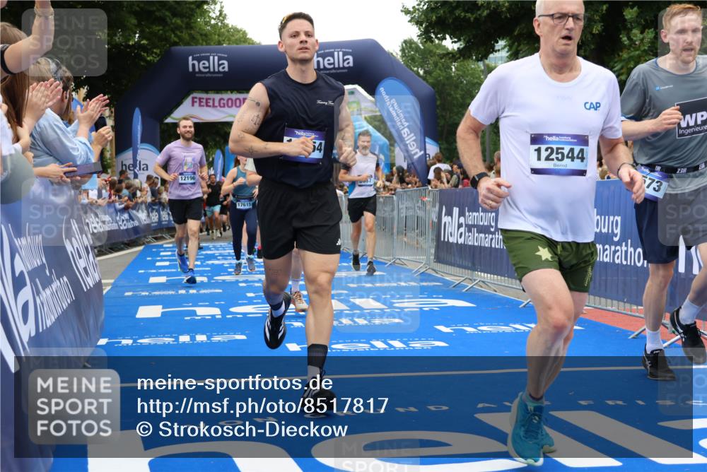 29.06.2025 - hella hamburg halbmarathon Strokosch-Dieckow http://msf.ph/oto/8517817 29.06.2025 10:55:33 Ziel 1120, 1143, 2252, 2955, 2982, 3037, 4897, 4951, 5319, 6591, 8573, 8618, 11039, 11554, 11568, 12196, 12515, 12544, 12584, 13267, 14036, 14592, 14909, 15896, 16110, 16213, 16334, 16609, 17615, 18064 meine-sportfotos.de