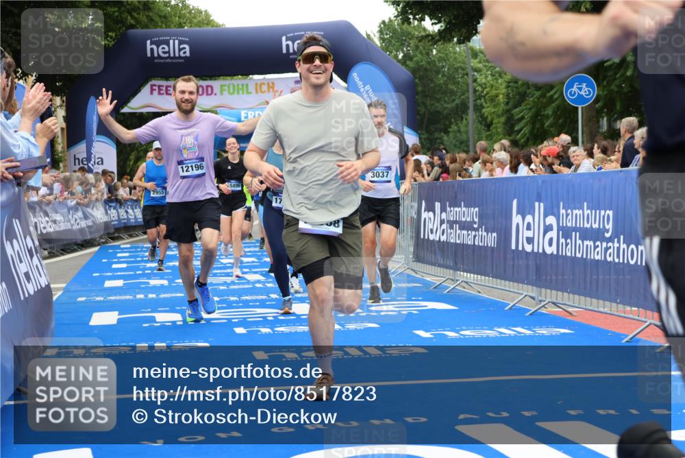 29.06.2025 - hella hamburg halbmarathon Strokosch-Dieckow http://msf.ph/oto/8517823 29.06.2025 10:55:34 Ziel 1120, 1143, 1834, 2955, 2982, 3037, 4897, 5319, 6591, 8255, 8573, 8618, 10212, 11039, 11554, 11568, 12196, 12515, 12544, 12584, 13267, 14036, 14592, 14909, 15896, 16110, 16334, 16609, 17615, 18064 meine-sportfotos.de