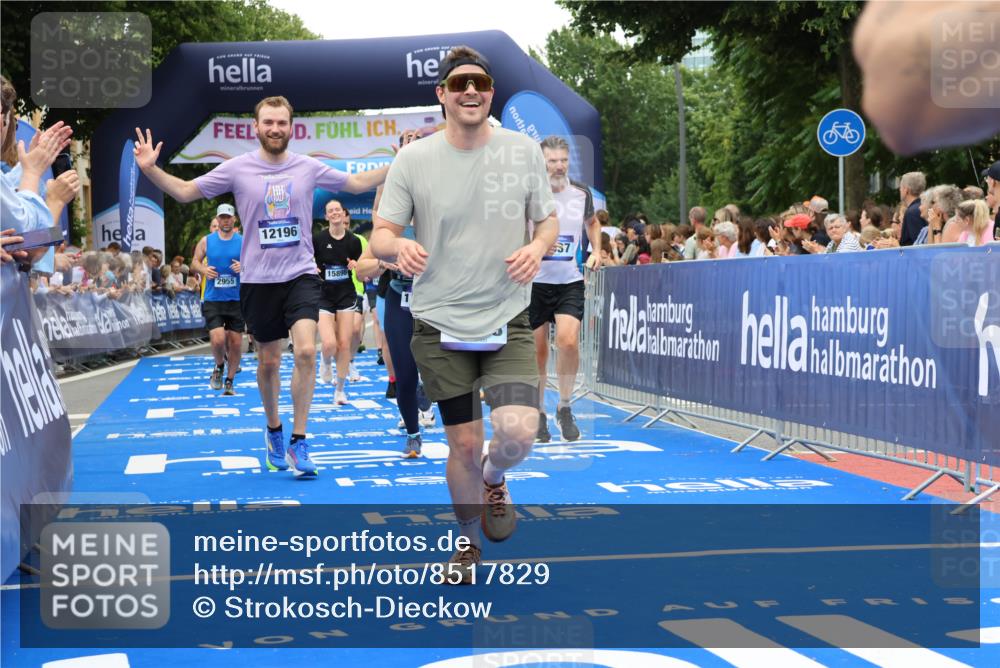 29.06.2025 - hella hamburg halbmarathon Strokosch-Dieckow http://msf.ph/oto/8517829 29.06.2025 10:55:34 Ziel 1120, 1143, 1834, 2955, 2982, 3037, 4897, 5319, 6591, 8255, 8573, 8618, 10212, 11039, 11554, 11568, 12196, 12515, 12544, 12584, 13267, 14036, 14592, 14909, 15896, 16110, 16334, 16609, 17615, 18064 meine-sportfotos.de