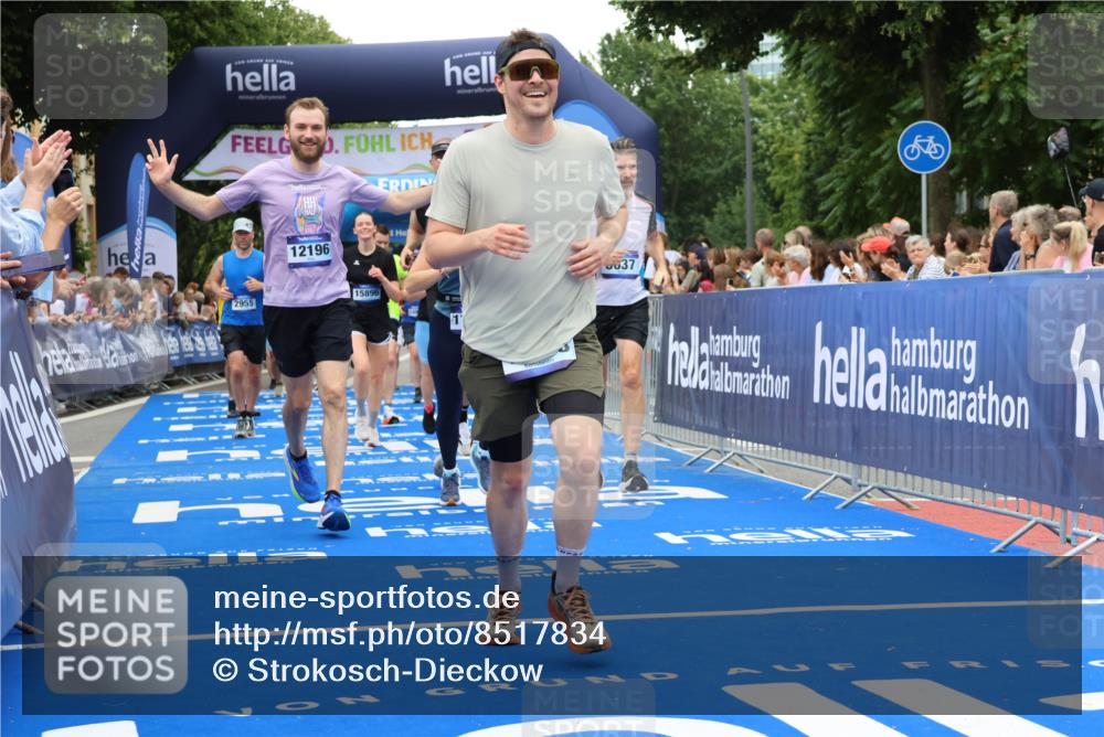 29.06.2025 - hella hamburg halbmarathon Strokosch-Dieckow http://msf.ph/oto/8517834 29.06.2025 10:55:34 Ziel 1120, 1143, 1834, 2955, 2982, 3037, 4897, 5319, 6591, 8255, 8573, 8618, 10212, 11039, 11554, 11568, 12196, 12515, 12544, 12584, 13267, 14036, 14592, 14909, 15896, 16110, 16334, 16609, 17615, 18064 meine-sportfotos.de