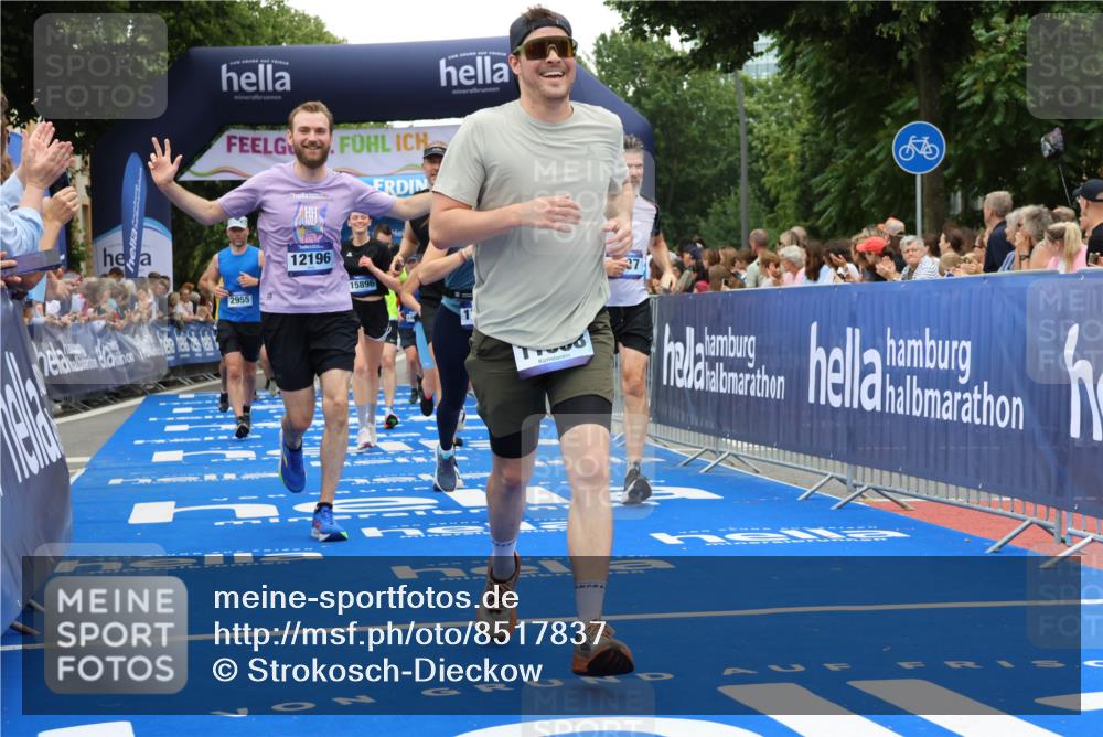 29.06.2025 - hella hamburg halbmarathon Strokosch-Dieckow http://msf.ph/oto/8517837 29.06.2025 10:55:34 Ziel 1120, 1143, 1834, 2955, 2982, 3037, 4897, 5319, 6591, 8255, 8573, 8618, 10212, 11039, 11554, 11568, 12196, 12515, 12544, 12584, 13267, 14036, 14592, 14909, 15896, 16110, 16334, 16609, 17615, 18064 meine-sportfotos.de