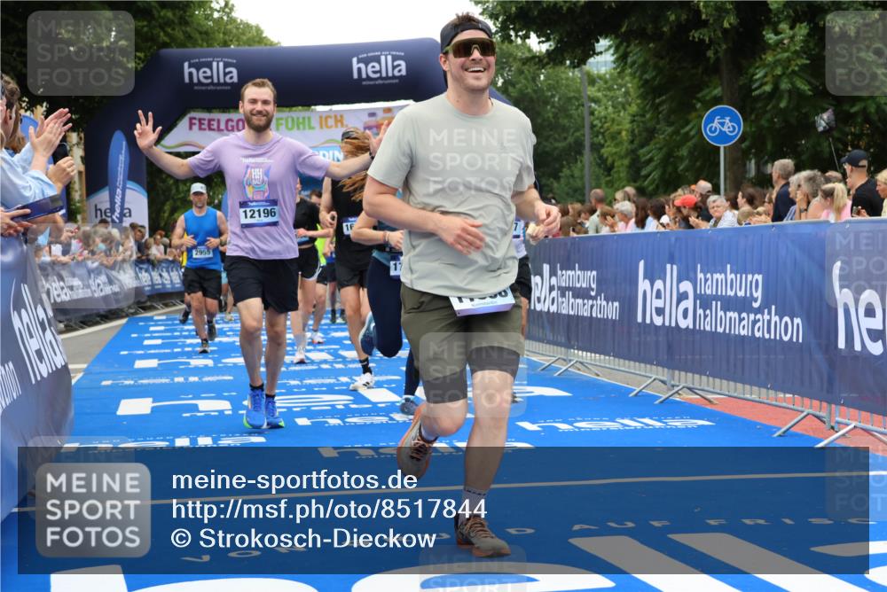 29.06.2025 - hella hamburg halbmarathon Strokosch-Dieckow http://msf.ph/oto/8517844 29.06.2025 10:55:34 Ziel 1120, 1143, 1834, 2955, 2982, 3037, 4897, 5319, 6591, 8255, 8573, 8618, 10212, 11039, 11554, 11568, 12196, 12515, 12544, 12584, 13267, 14036, 14592, 14909, 15896, 16110, 16334, 16609, 17615, 18064 meine-sportfotos.de
