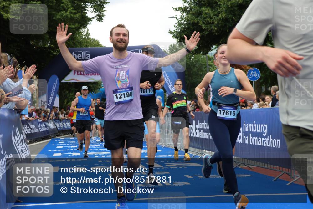 29.06.2025 - hella hamburg halbmarathon Strokosch-Dieckow http://msf.ph/oto/8517881 29.06.2025 10:55:35 Ziel 1120, 1143, 1834, 2955, 2982, 3037, 4897, 5319, 6591, 6924, 8255, 8573, 8618, 10212, 11039, 11554, 11568, 12196, 12483, 12515, 12544, 12584, 13267, 14036, 14592, 14909, 15896, 16110, 16334, 16609, 17615, 18064, 18190 meine-sportfotos.de